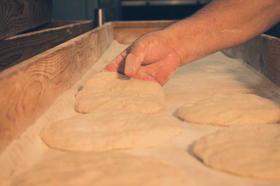 L'impasto della pitta calabrese — lavorazione artigianale