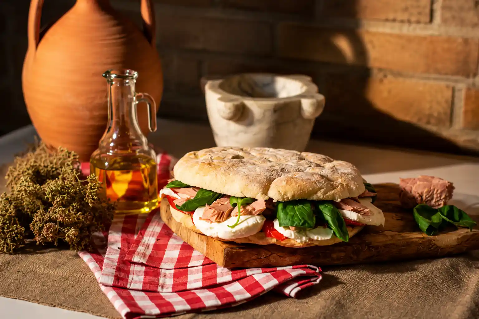 Tunnarotu — pitta al tonno